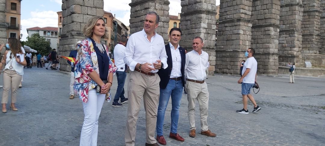 Ortega Smith junto a otros componentes de VOX