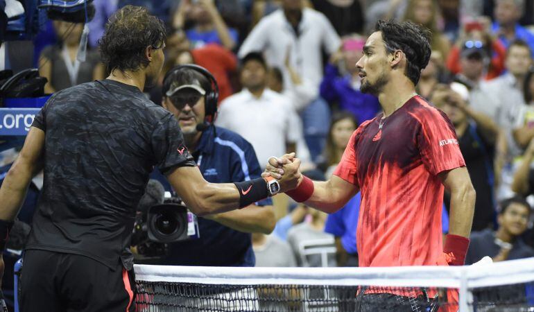 Fabio Fognini  saluda a Rafa Nadal tras su partido en Nueva York