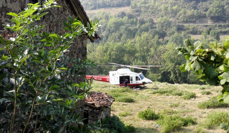 Helicóptero del Gobierno de Cantabria que se ha incorporado a las labores de búsqueda.