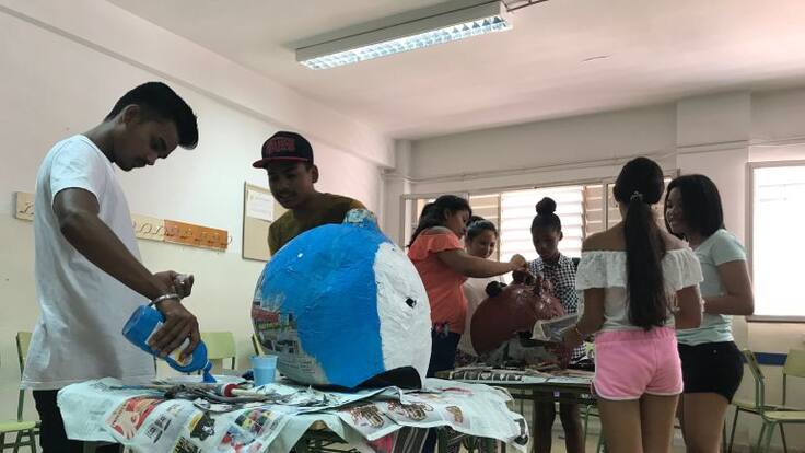 Reportatge: "40 joves nouvinguts a Catalunya participen en l'Aula Estiu per familiaritzar-se amb l'idioma i els costums catalans"