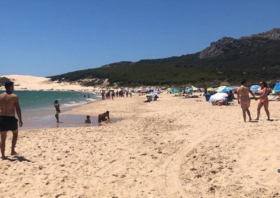 Playa de Bolonia este mediodía.