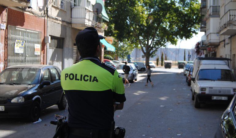 Los agentes ya patrullan para evitar la venta de alcohol a menores