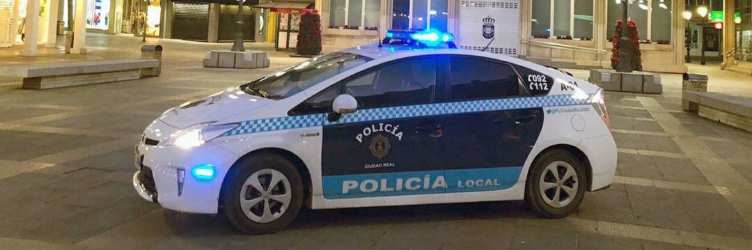 Imagen de archivo. Coche de la Policía Local en Ciudad Real