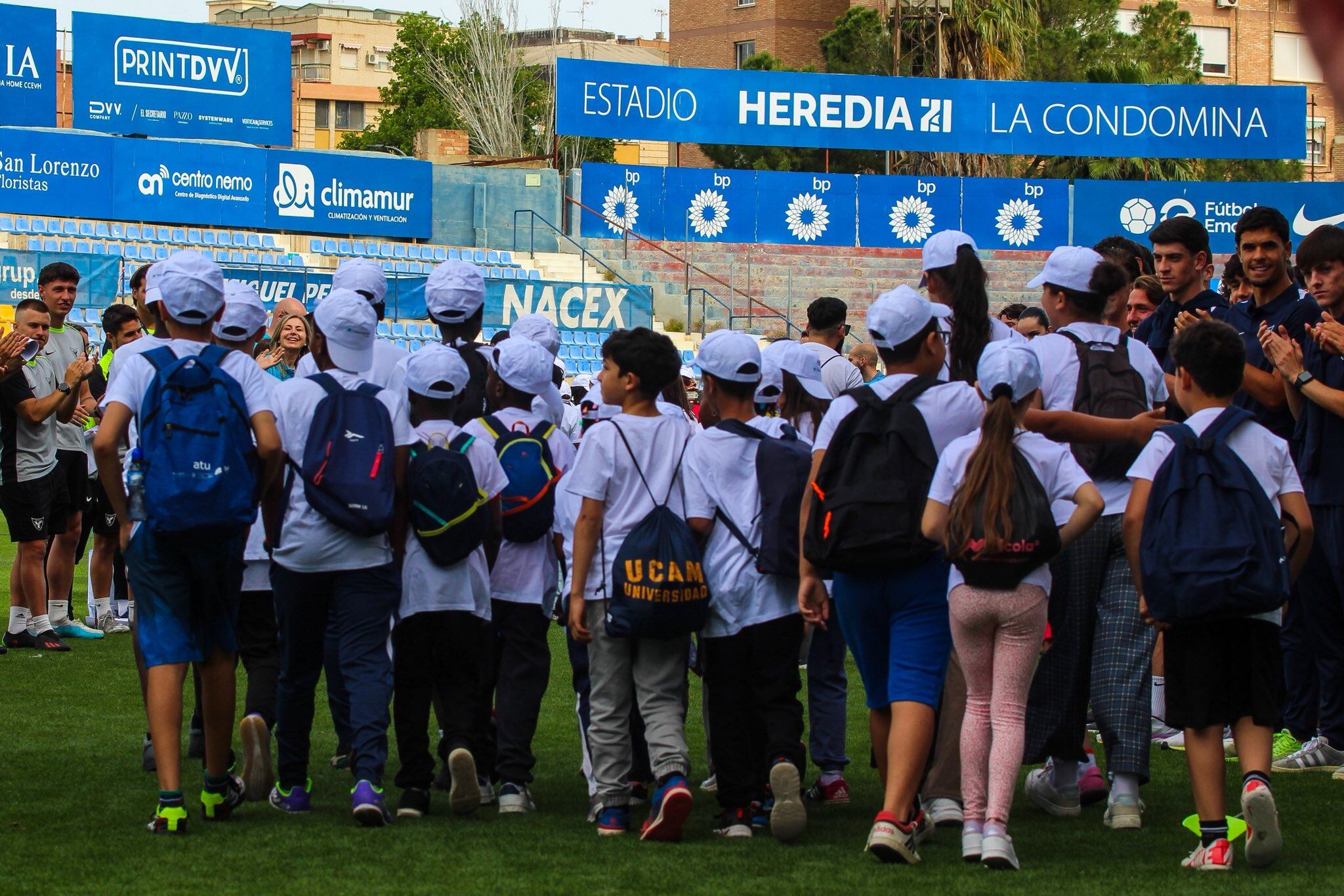 Más de 300 niños y niñas han sido protagonistas de la tercera edición de 'Unidos por el balón'.