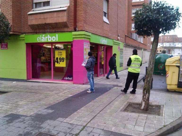 En Palencia DIA cierra un supermercado de la cadena El Árbol