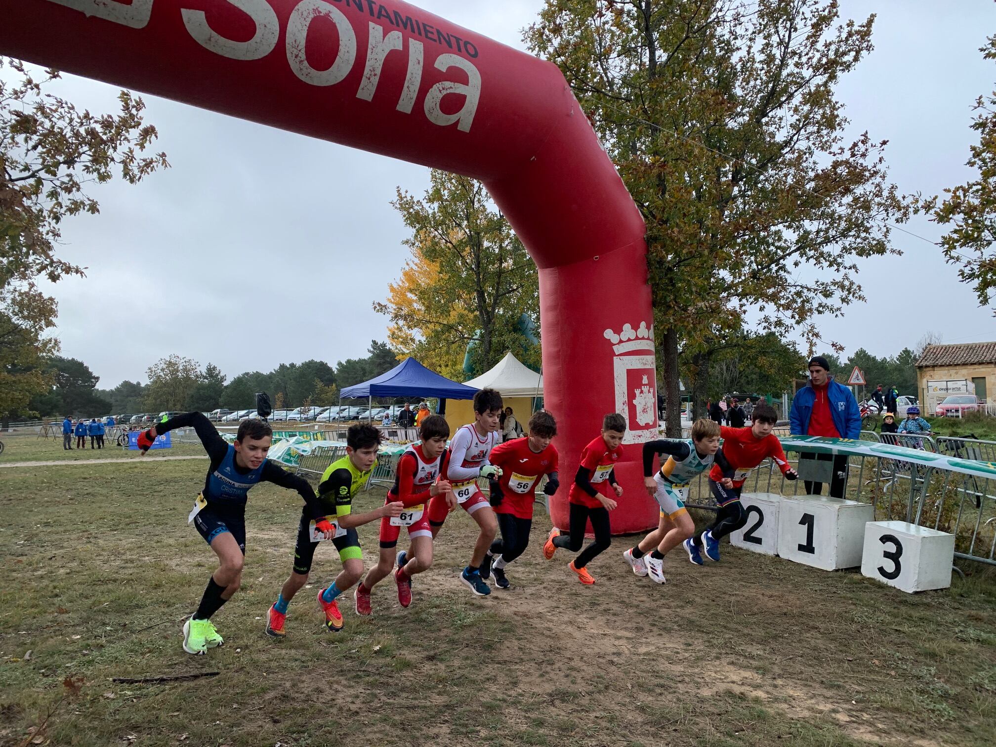 Salida de la categoría absoluta del Duatlón Memorial María García.