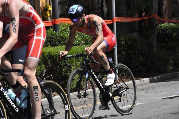 Roberto Sánchez Mantecón, corredor del equipo de triatlón de la Universidad de Alicante