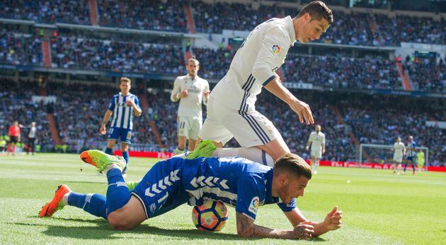 Theo Hernández, durante su partido de la semana pasada en el Bernabéu