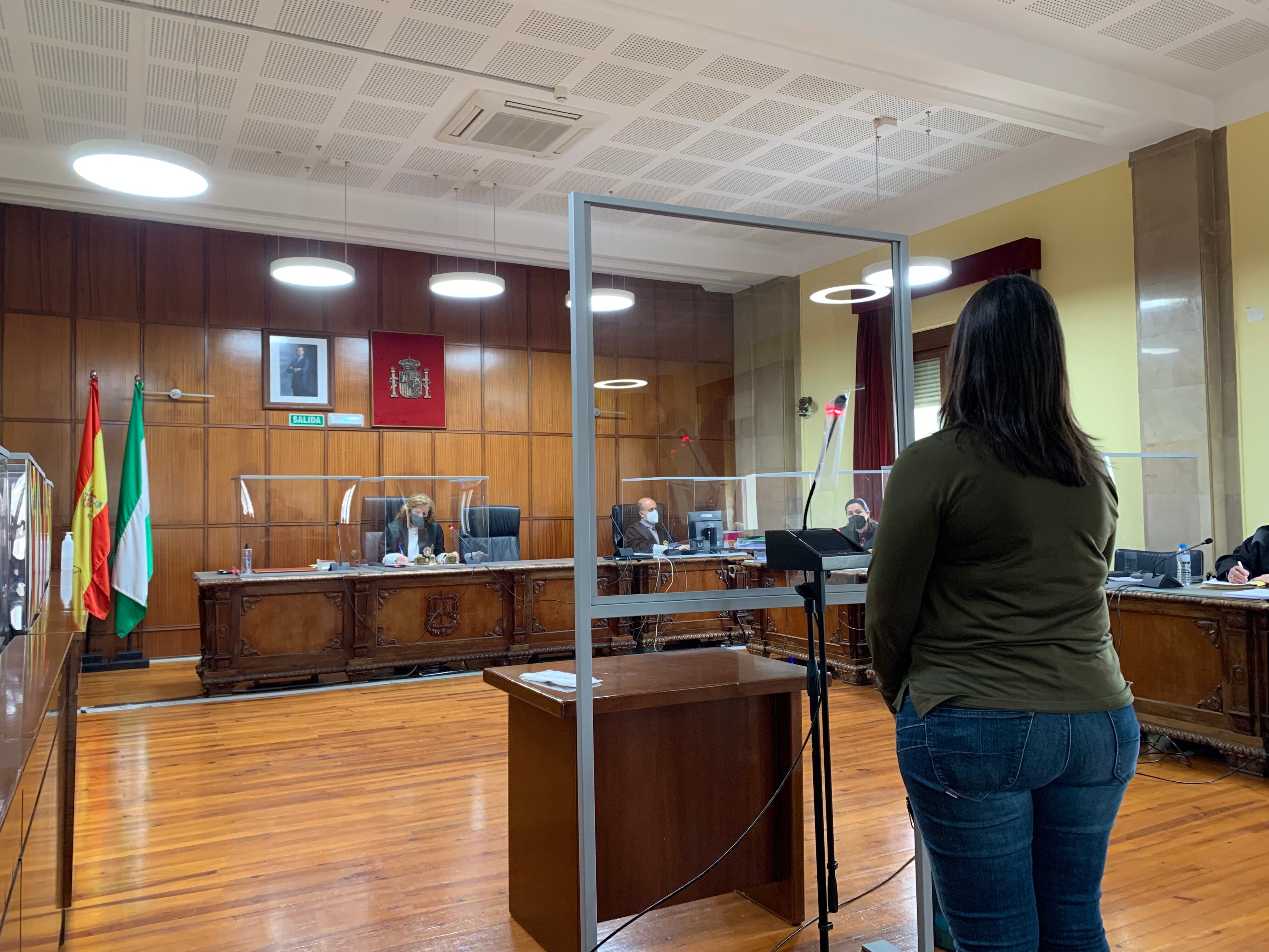 La secretaria del grupo municipal socialista, Dolores Mínguez, durante su declaración como testigo.