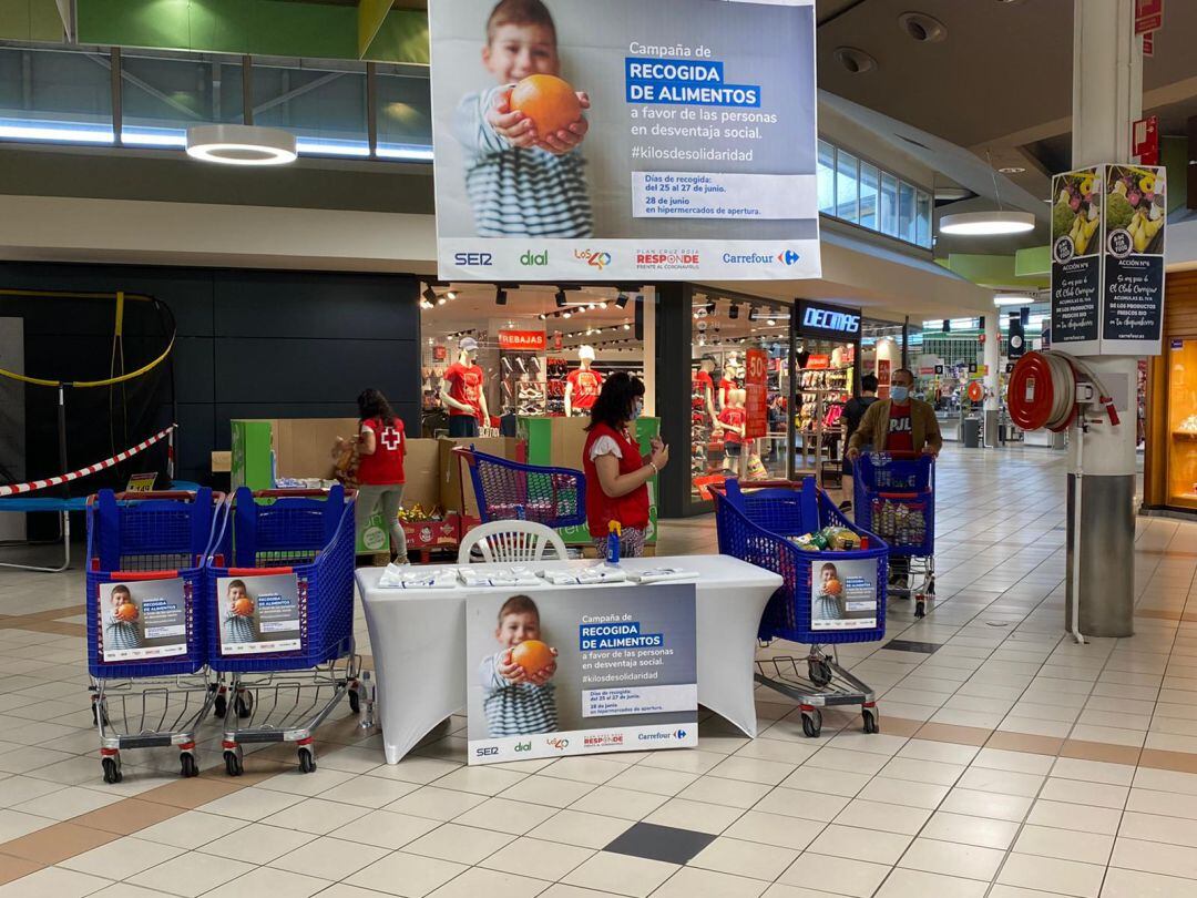 Campaña #Kilosdesolidaridad en el Centro Carrefour de Salcedo