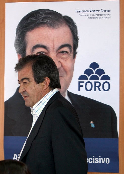 El presidente de Foro, Francisco Álvarez-Cascos, en la rueda de prensa tras una reunión de la comisión directiva del partido. EFE/ J.L.Cereijido