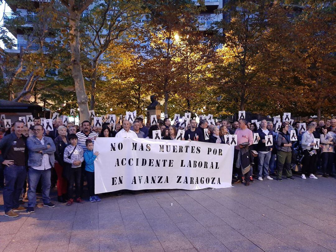 Concentración de trabajadores de AUZSA en la Plaza Aragón