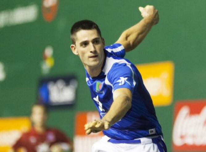 Jon Ander Albisu tendrá que darle duro a la pelota para eliminar a Mikel Beroiz