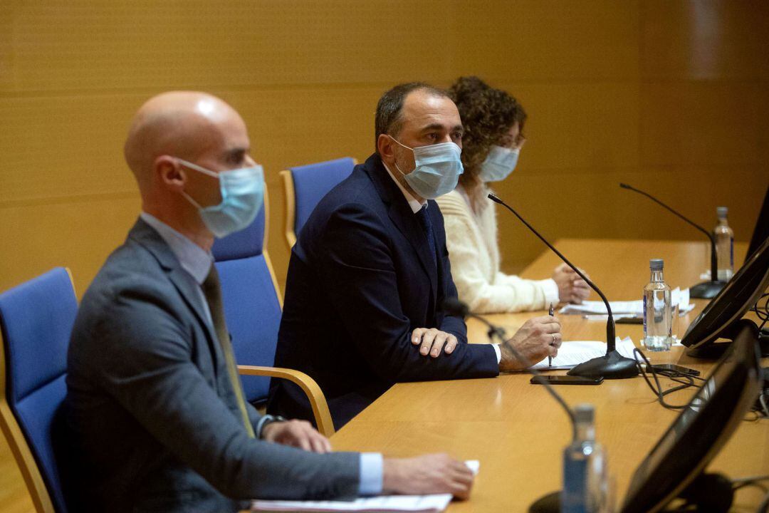 El conselleiro de sanidad, Julio García Comesaña, durante la rueda de prensa tras la reunión del comité clínico.