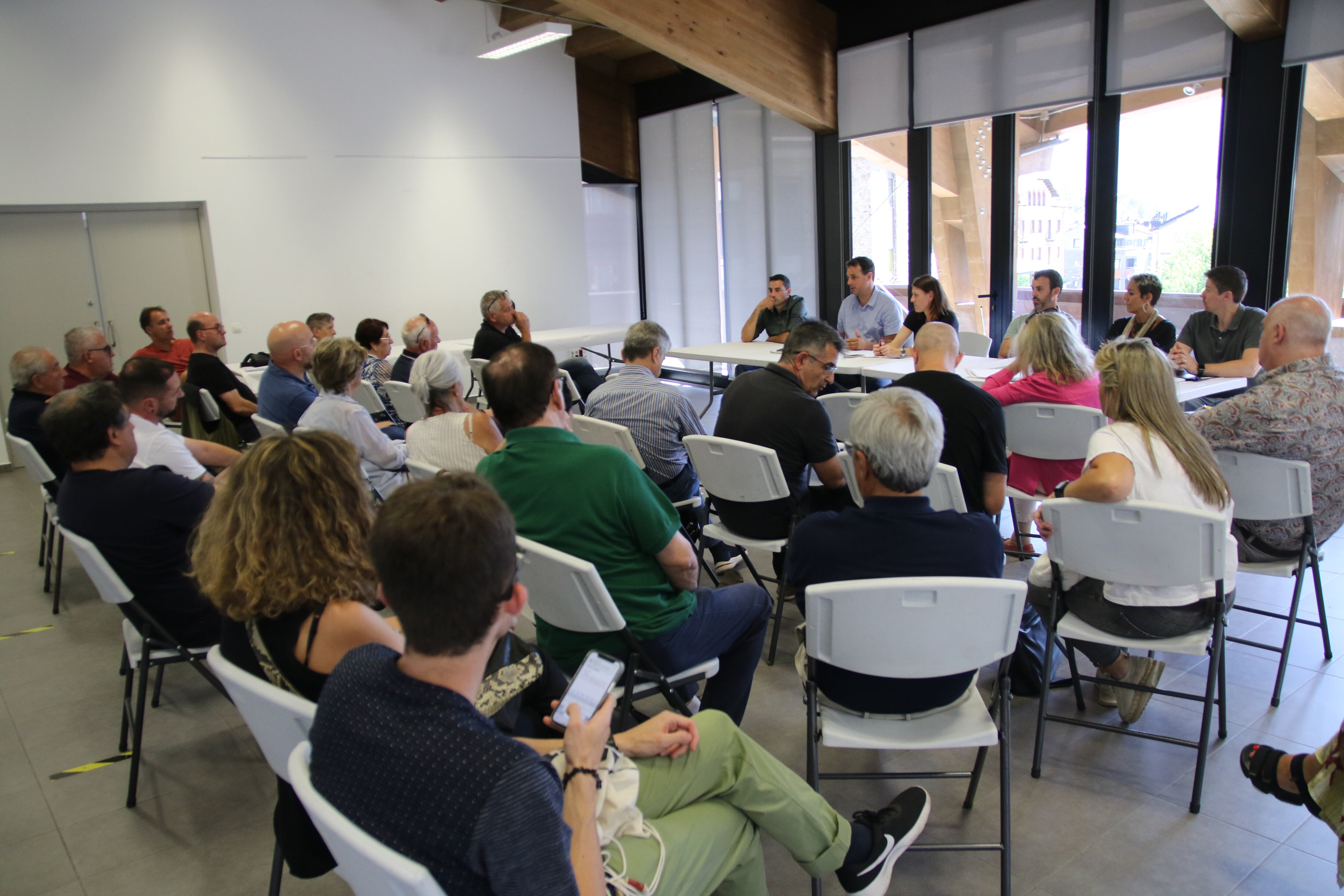 La cònsol major d'Ordino, Maria del Mar Coma, va reunir els veïns d’Ansalonga, Sornàs i Ordino a la sala la Buna.