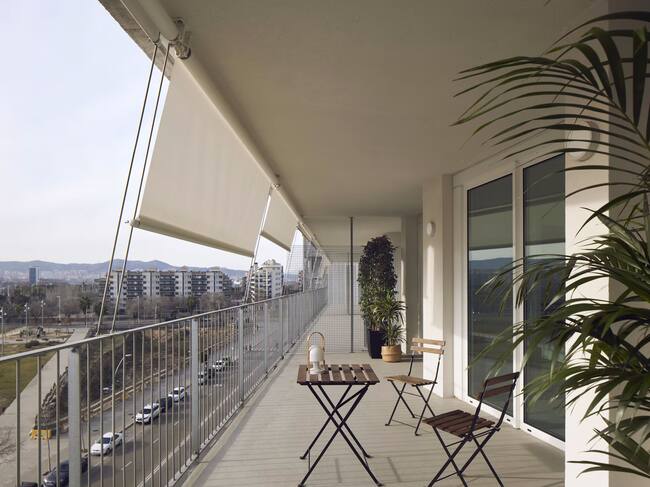 Terrassa en un dels 58 habitatges a Sant Adrià de Besòs, de S.S.S