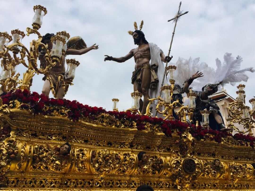 El Resucitado, a su paso por la Calle Capitulares. 