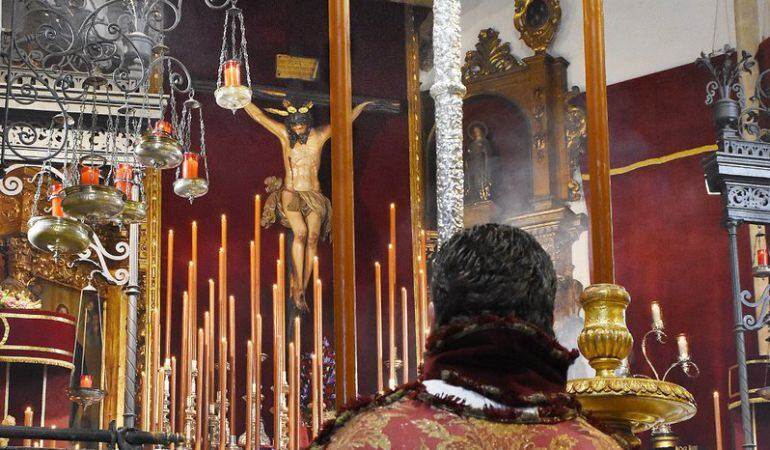 La parroquia de San Julián acoge en estos días el quinario en honor del Cristo de la Buena Muerte de la Hermandad de La Hiniesta