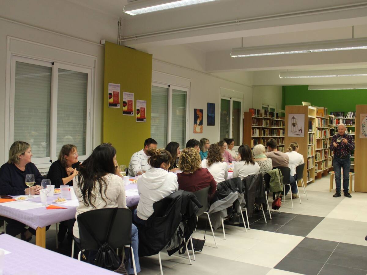 La biblioteca de Tamarite de Litera marida vino, música y literatura