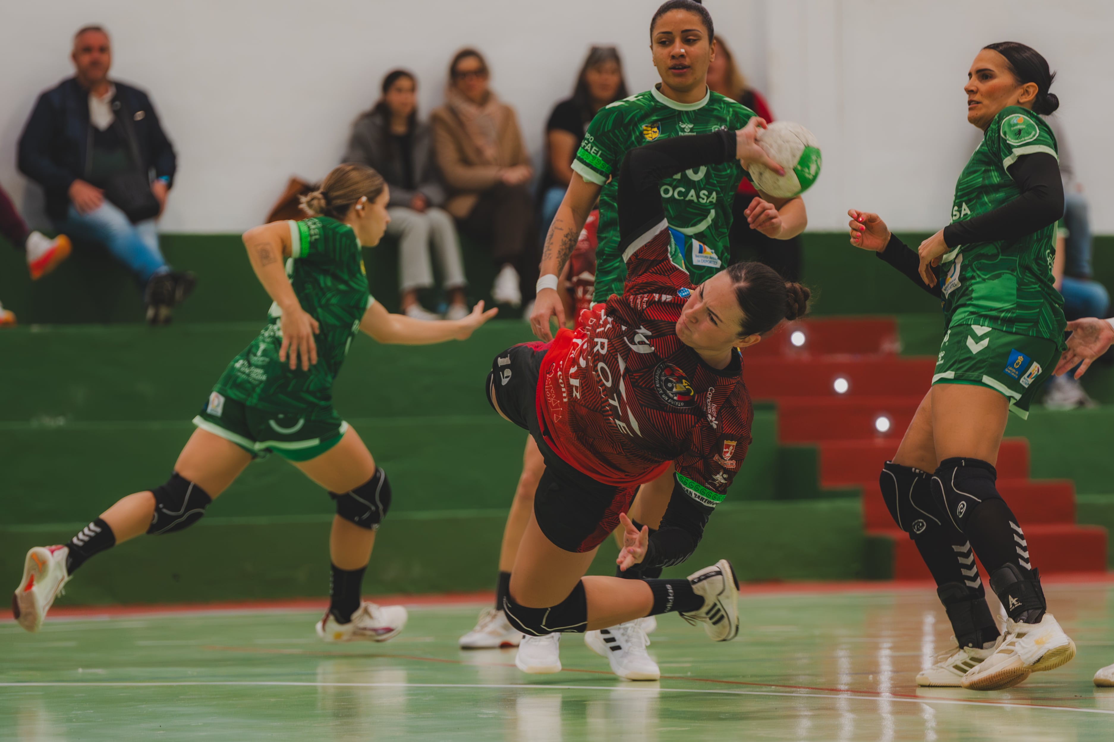 El Zonzamas Plus Car Lanzarote frente al Rocasa.