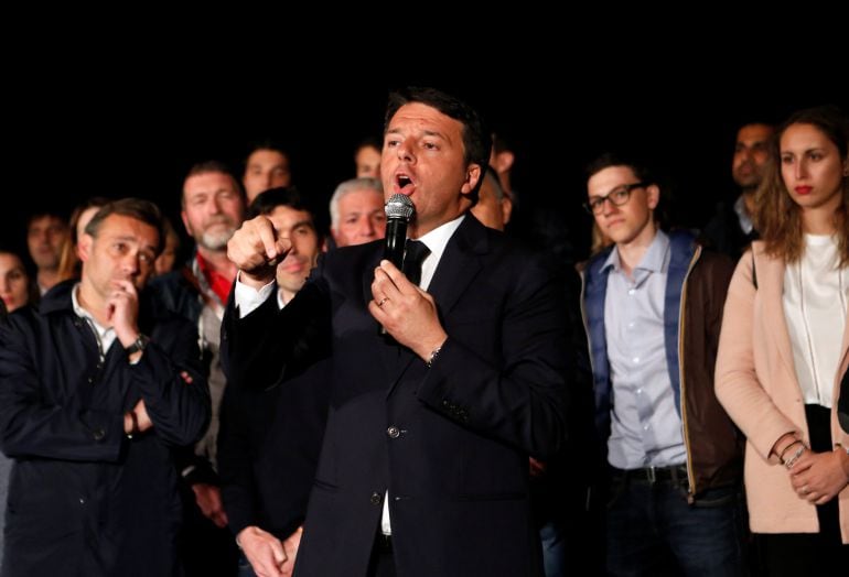 El recién elegido secretario general de su partido Matteo Renzi.