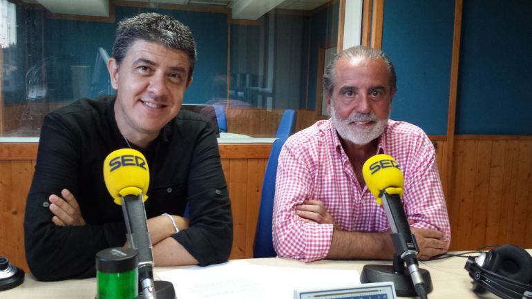 Contertulios en el estudio de la Ventana de Cantabria, Paco Sierra y Juan Calzada 