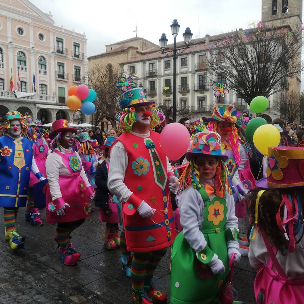La comparsa de Los Vacceos durante un desfile del Carnaval 2023