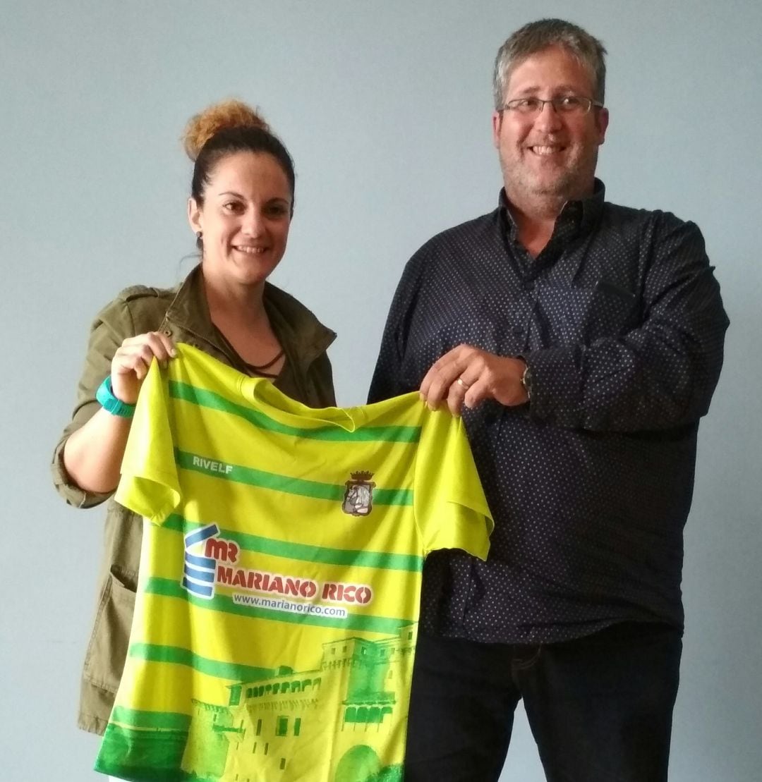 Héctor Polo presidente del FS Mariano Rico junto a la entrenadora Natalia Maroto
