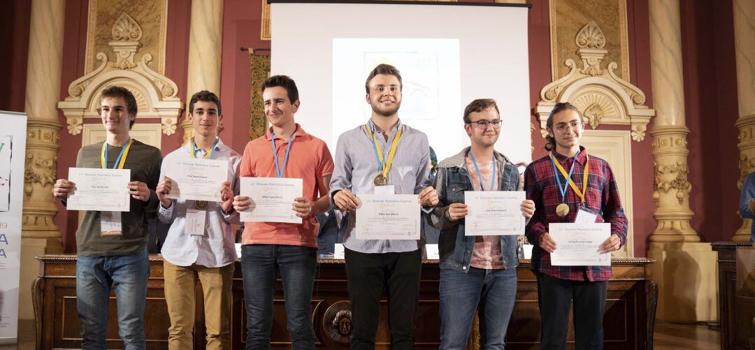 Pablo Soto (centro) y el resto de ganadores madrileños