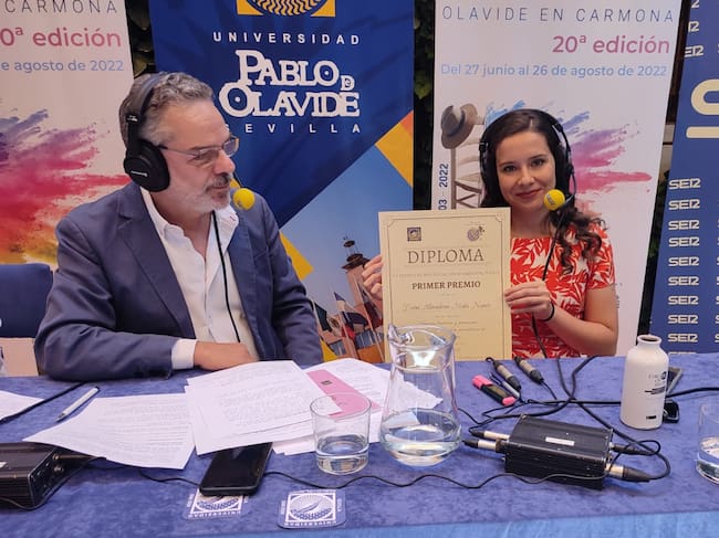 Almudena Matas, ganadora del VII Premio de Investigación Rosario Valpuesta con Salomón Hachuel