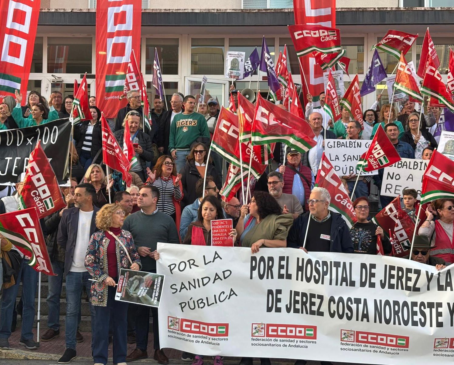 Protesta a las puertas del Hospital de Jerez este miércoles