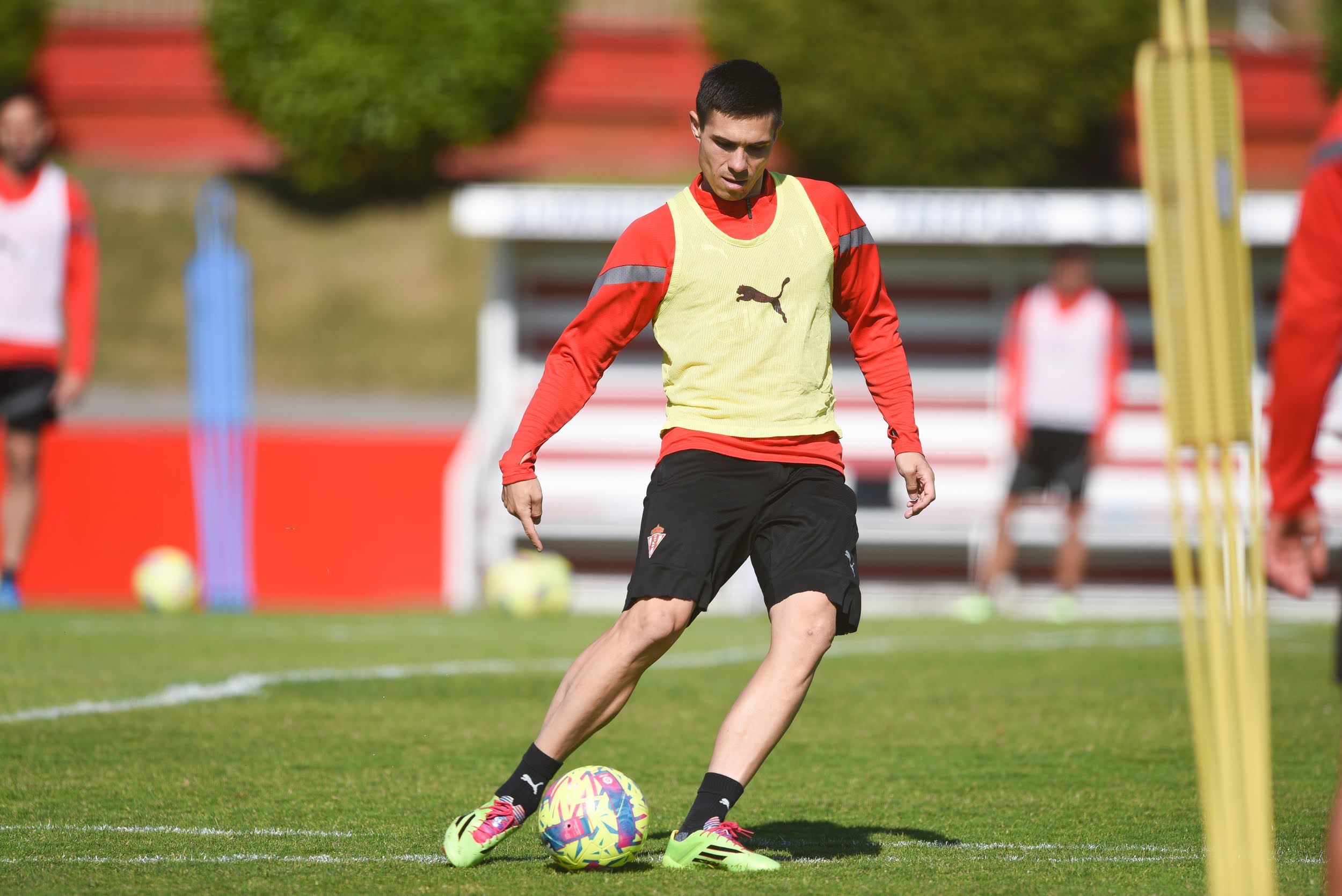 Uros Djurdjevic durante el entrenamiento de este martes en Mareo.