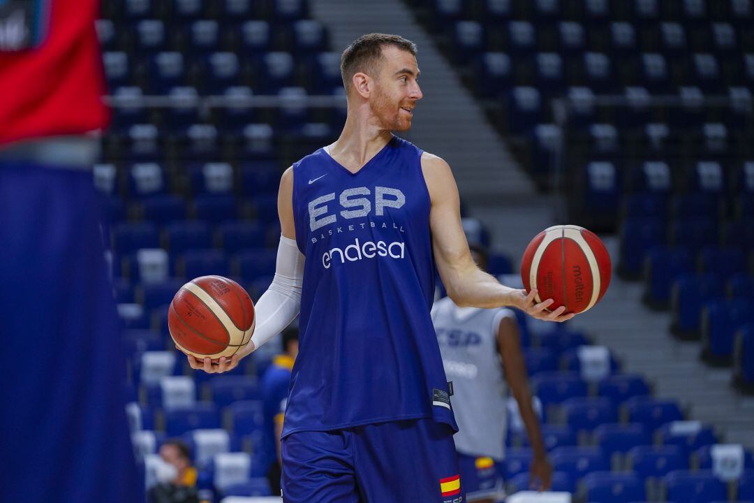 Víctor Claver durante un entrenamiento con la selección española 