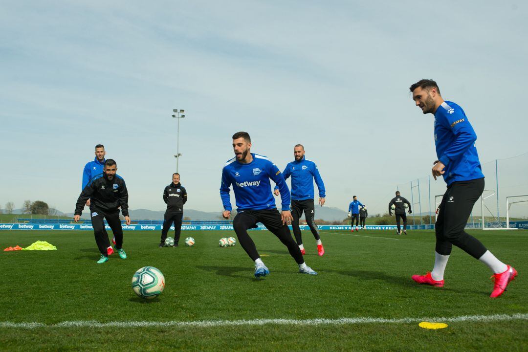 La primera plantilla ha entrenado con normalidad en Ibaia y Mendizorroza.