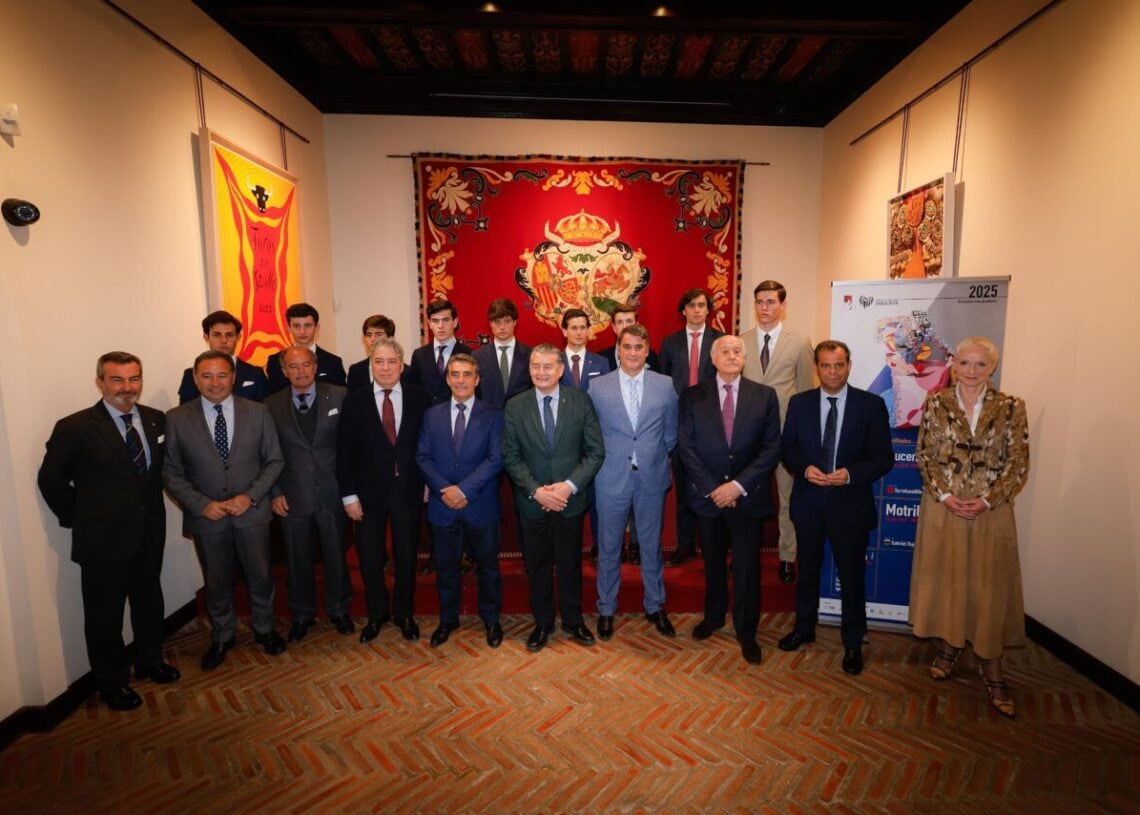 Foto de familia tras la presentación del VI Circuito de Novilladas de Andalucía