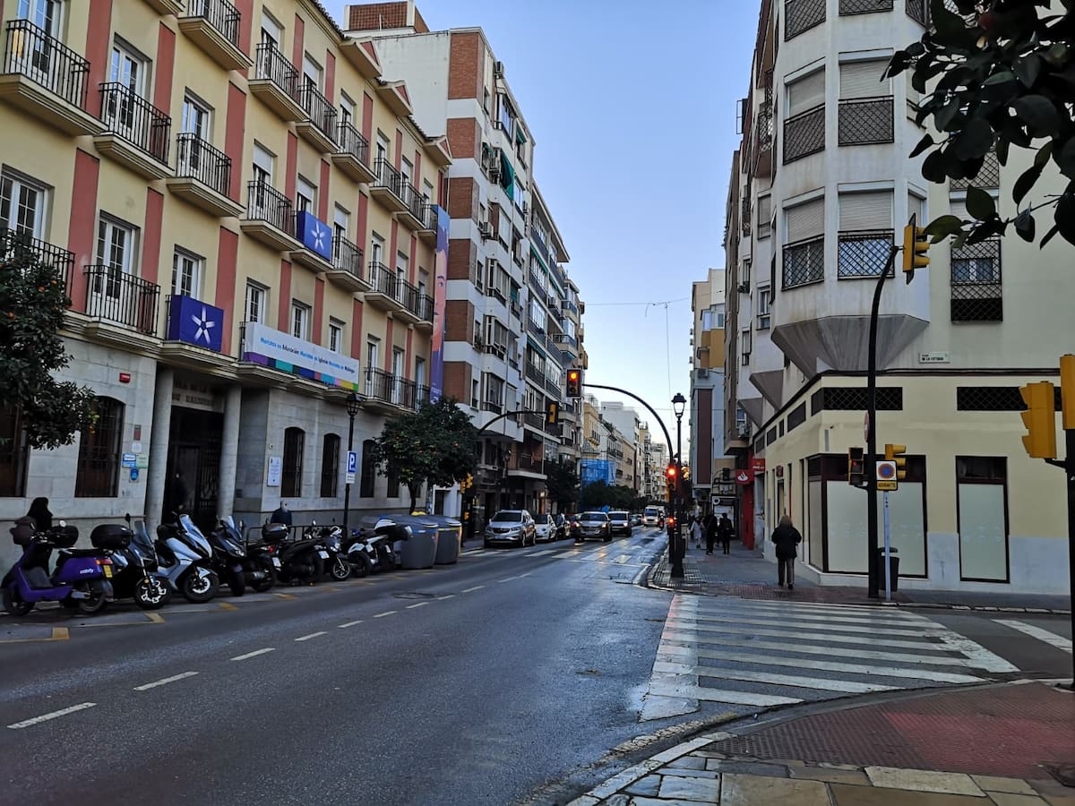 Los vecinos de La Victoria reclaman la reforma integral de la calle tras años de retraso