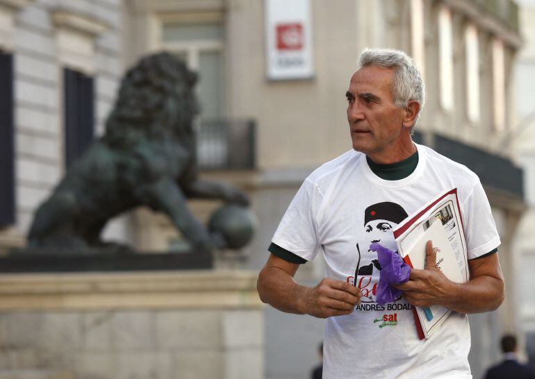 FOTOGALERÍA | El diputado de Unidos Podemos Diego Cañamero a su llegada al Congreso