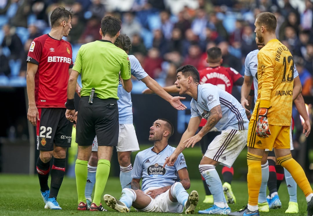 Los jugadores del Celta se quejan de la fuerte entrada a Brais Méndez