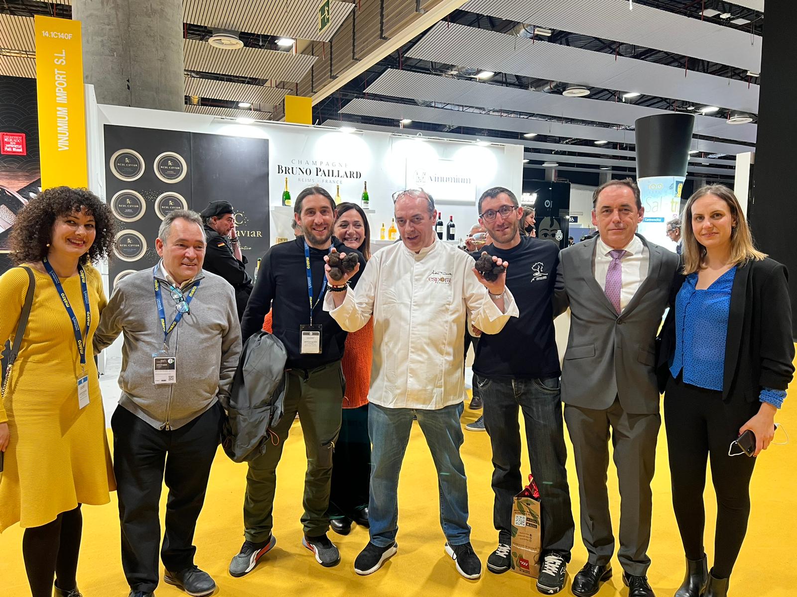 Tumbarello junto a los truficultores sorianos, Benito Serrano y Blanca López de Spora Gourmet.