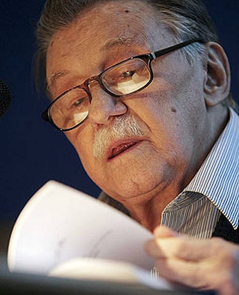 El escritor uruguayo Mario Benedetti ha fallecido este domingo en Montevideo a la edad de 88 años.