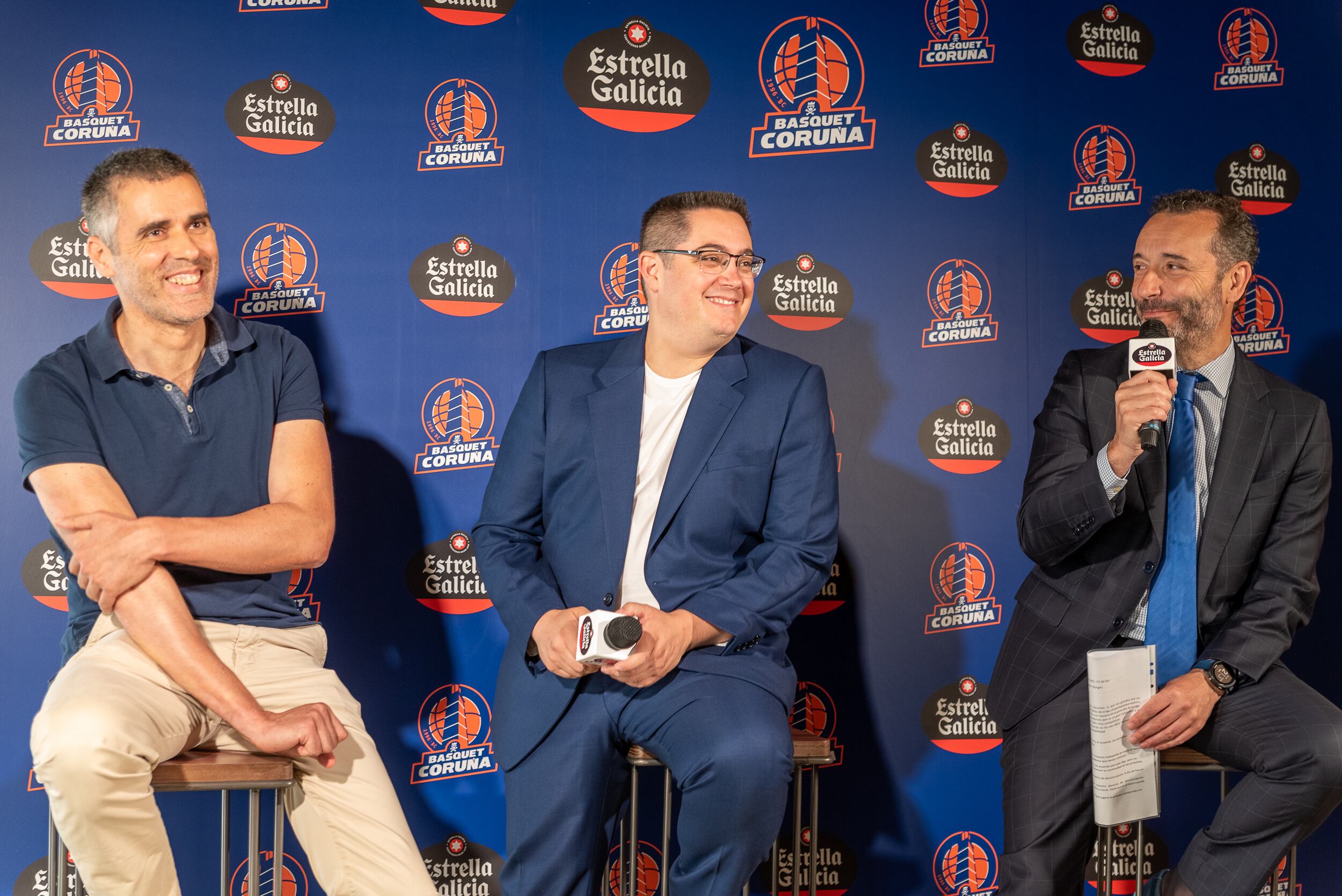 Juan Carlos Fernández Herrero, Diego Epifanio y Roberto Cibeira en la presentación del entrenador