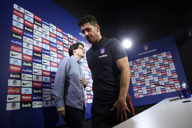 Diego Simeone, tras la rueda de prensa posterior al entrenamiento del equipo.