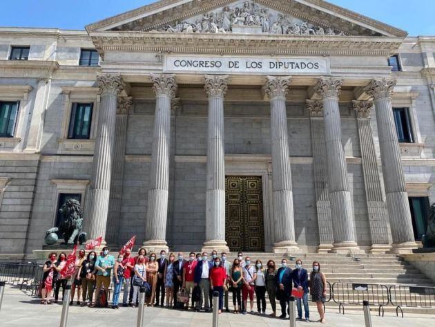 El comité de empresa de Comdata es recibido en el Congreso por el Grupo Socialista.