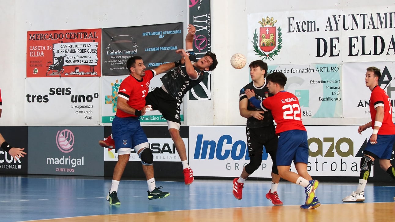 Partido intenso en el Rafael Tapia Valdés de la Ciudad Deportiva