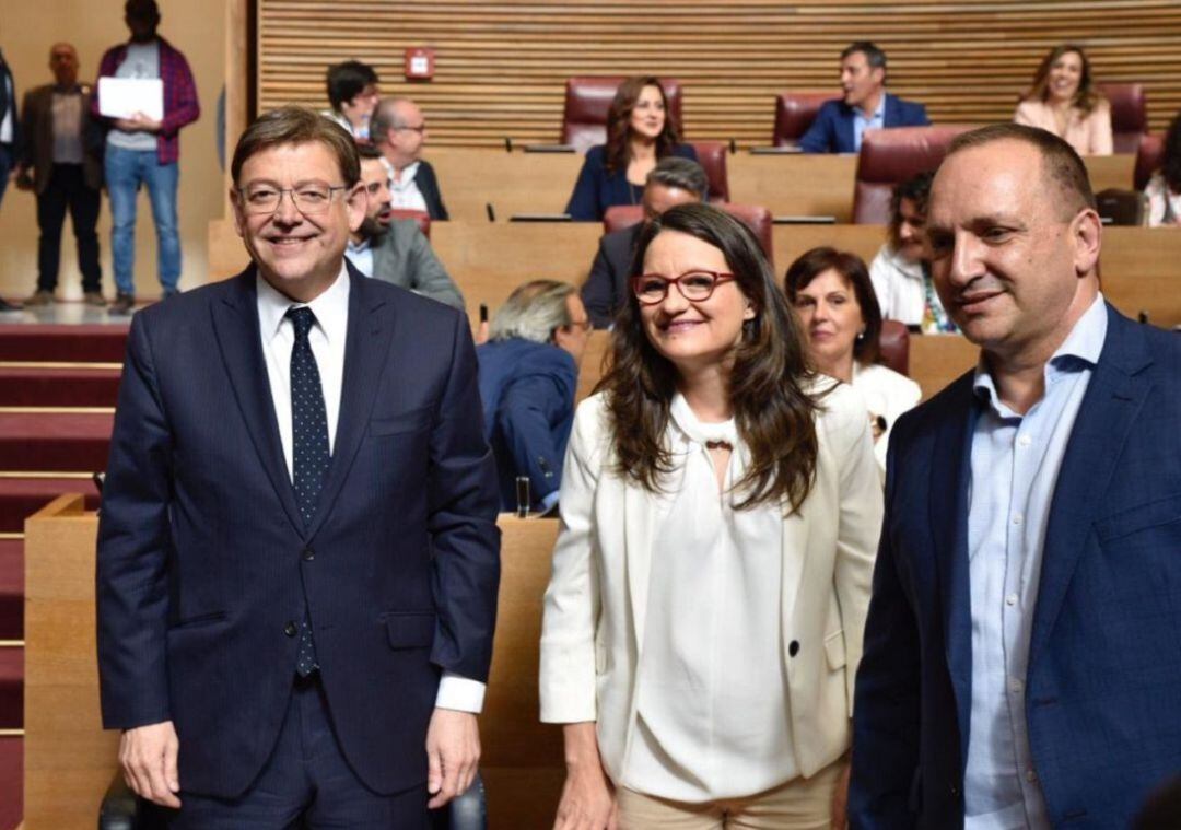 Foto de archivo de Ximo Puig (PSPV), Mónica Oltra (Compromís) y Rubén Martínez Dalmau (Unides Podem-EU) en Les Corts el día que se conoció que habría &quot;Botànic 2&quot;