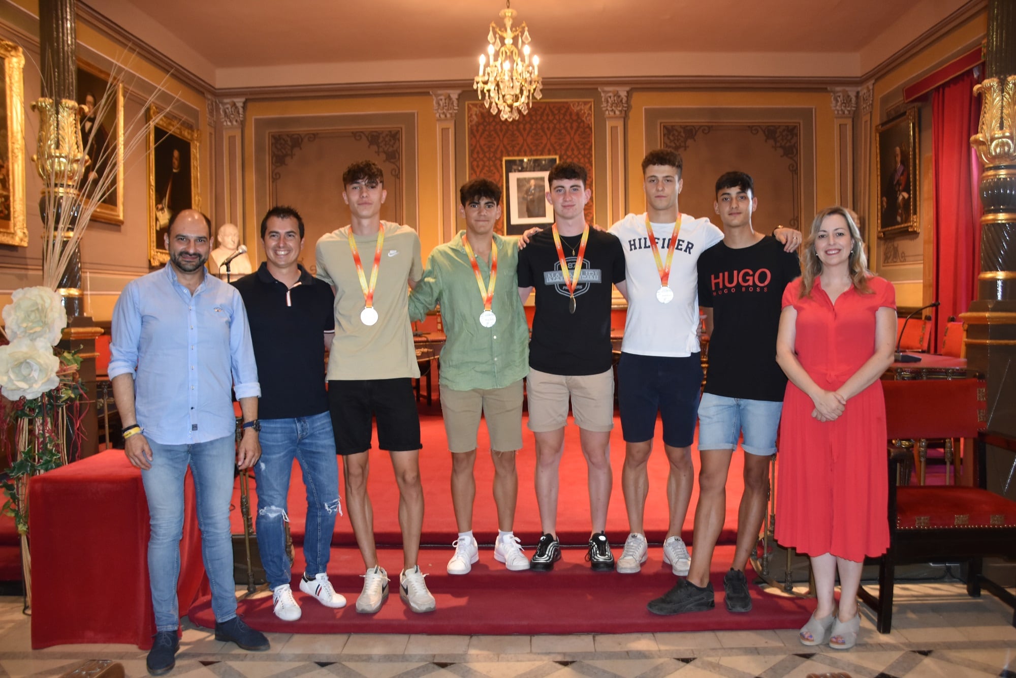 Los cinco atletas barbastrenses fueron recibidos en la casa consistorial de Barbastro / Foto: Ayuntamiento de Barbastro