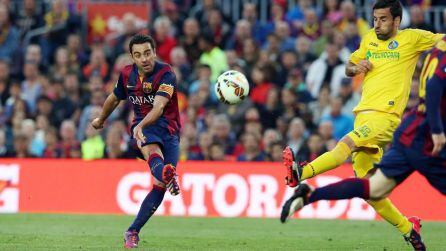 Xavi (i) anotaba así uno de los goles del triunfo blaugrana del año 2015,