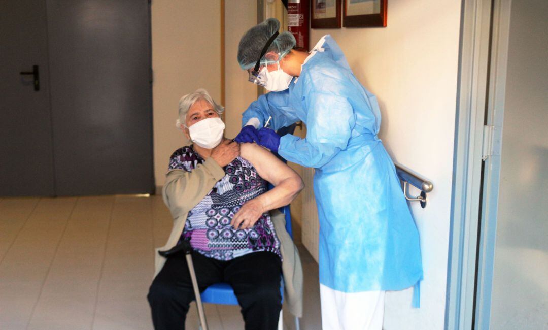 Archivo - Vacunación en residencias