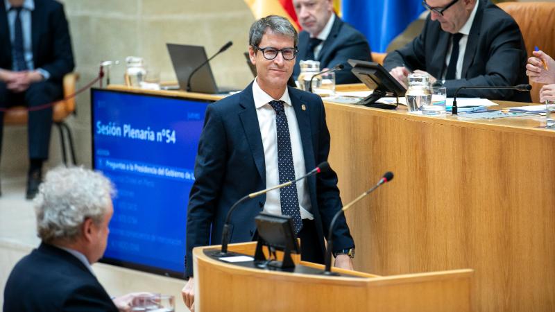 El presidente de La Rioja, Gonzalo Capellán, ha anunciado en el Parlamento un próximo paquete de ayudas en apoyo a los sectores más afectados por la guerra en Oriente Próximo.