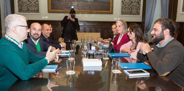 Mesa de trabajao sobre escuelas infantiles en A Coruña